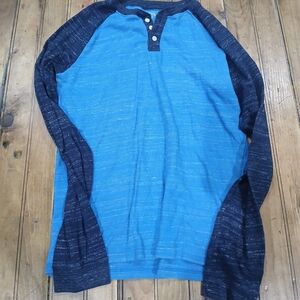 True Craft Two-Tone Blue Raglan Henley Long Sleeve Shirt Boys Size Xl
